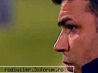 e un om fericit. a fost la un pas de finala cupei uefa şi are poze la care alţii s-a